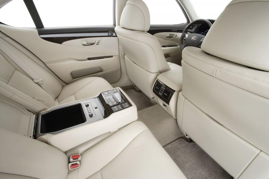  Lexus LS460 2006 года  (фото 37 из 200)